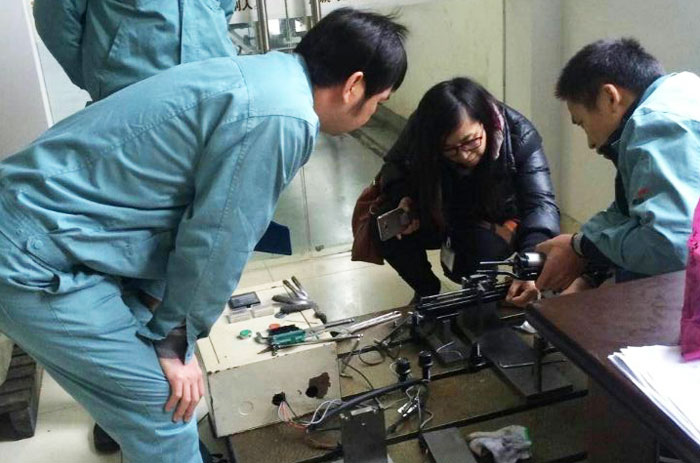 力特銷售人員到廠家指導用油